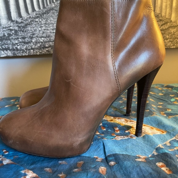 Stuart Weitzman brown leather booties - Picture 5 of 9
